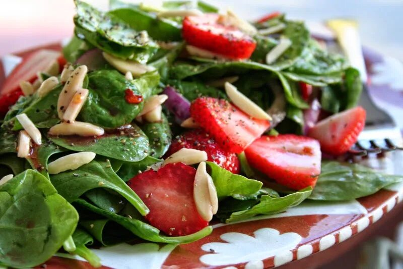 Spinach and Strawberry Salad. Pomegranate Salad. Spinach Salad with Fruits. Vinagrette Salad.