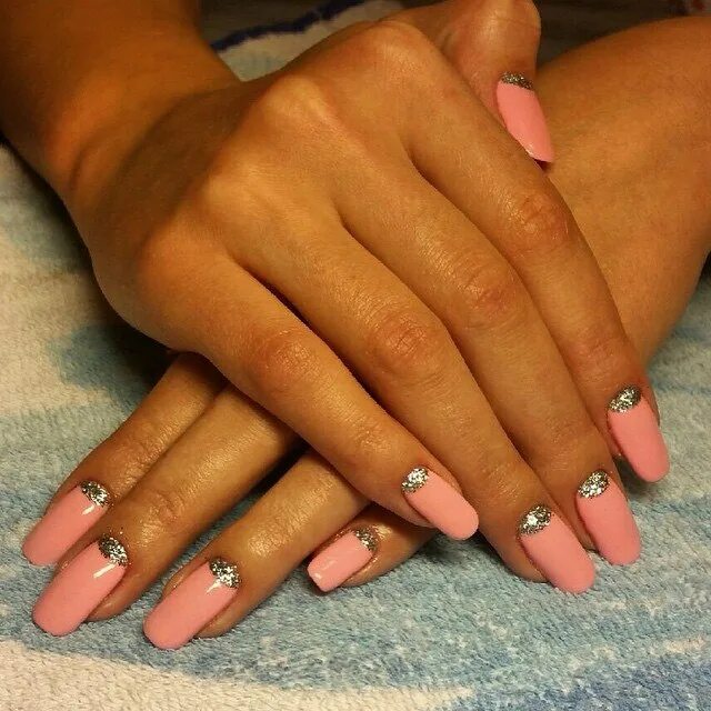 ногти для женщин 40 лет. маникюр на 45 лет. дизайн ногтей для бабушки. красивый праздничный маникюр на короткие ногти. красивый маникюр.