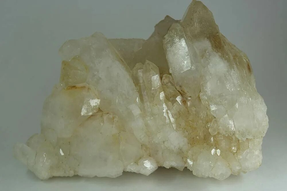 диоксид кремния кристаллический. природные соединения кремния кремнезем кварц и его. форма кристалла оксид алюминия. оксид кремния 4 кристаллы. диоксид кремния кварц.