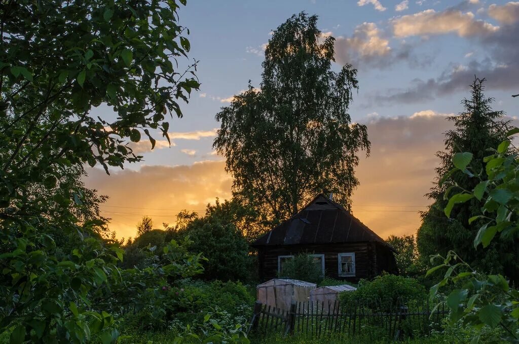 Лето деревня Палисад. Вечер в деревне. Домик в деревне. Вечер в деревенском доме.