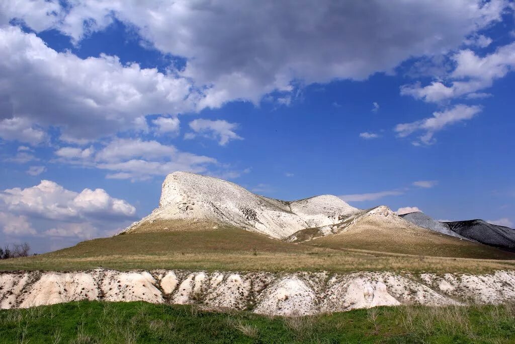 Меловые горы волгоградская область ольховский. Меловые горы волгоградская область. Волгоградские меловые горы. Гора кобылья голова волгоградская область. Природный парк меловые горы волгоградская область.