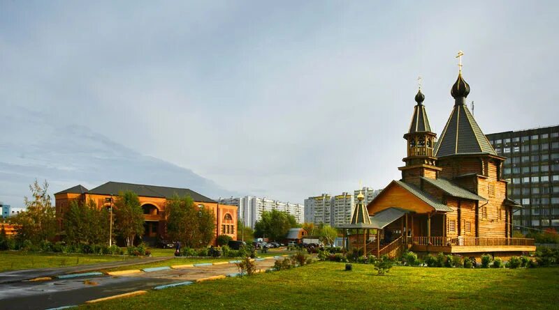 храм-часовня иконы божией матери «троеручица» в орехове-борисове. храм на домодедовской троеручица. храм богородицы троеручица в орехово-борисово. храм троеручицы в орехово-борисово. деревянная церковь орехово борисово.