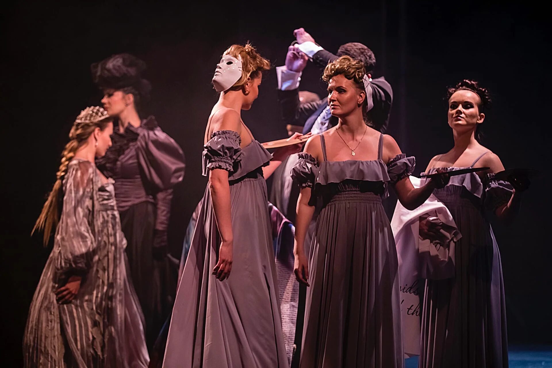 театр луны дориан грей. дориан грей спектакль театр луны. театр луны дориан грей. театр луны на ордынке. спектакль дориан грей в театре.