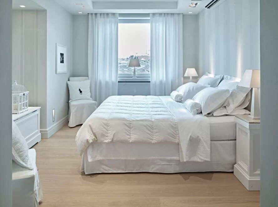 Интерьеры белых спален фото. Спальня в светлых тонах. Белая спальня. Современная светлая спальня. Спальня в Светлом стиле.