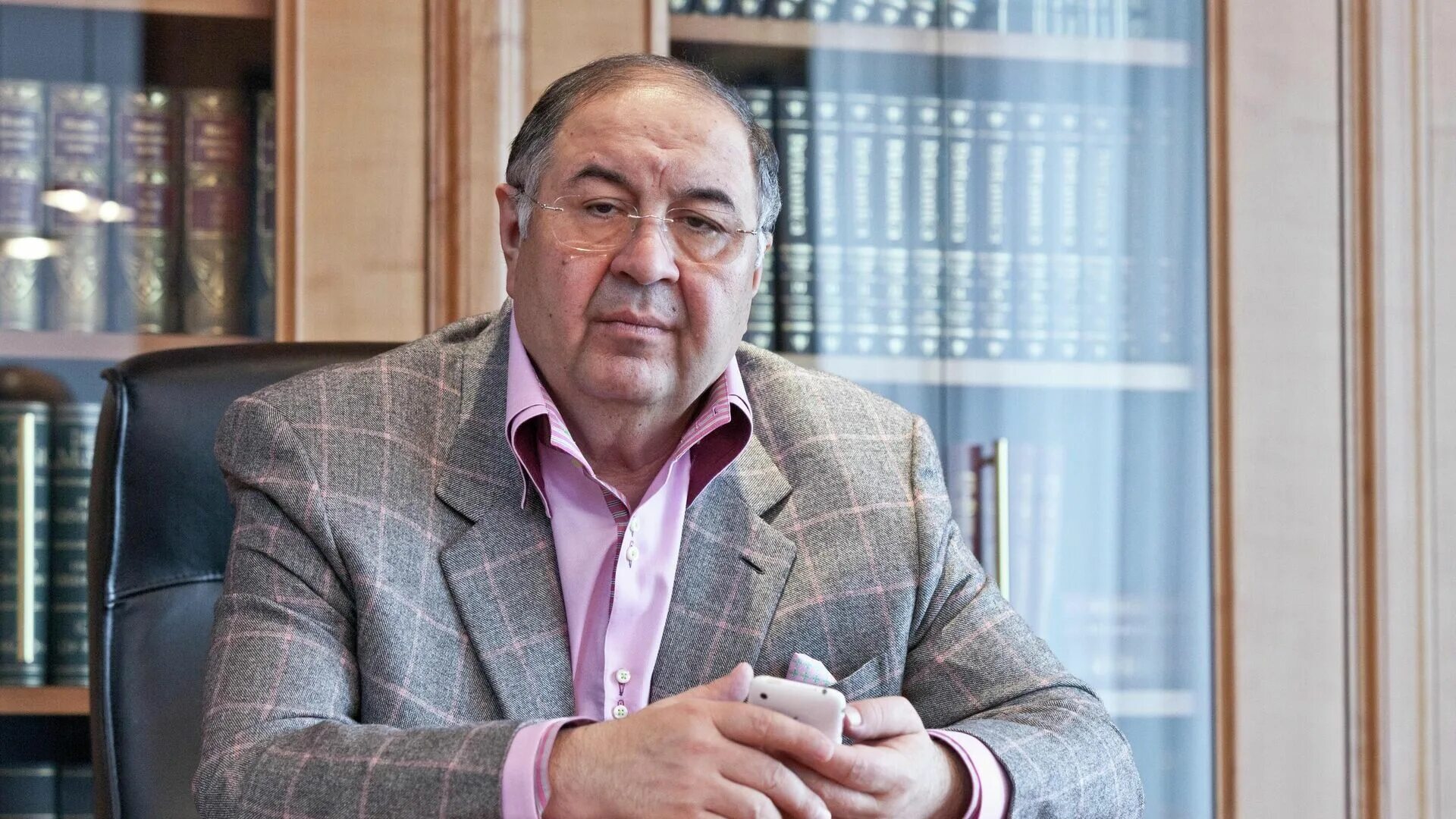 Алишер усманов миллиардер. Далер усманов. Алишер усманов 2022. Бизнесмен усманов. Алишер умаров.