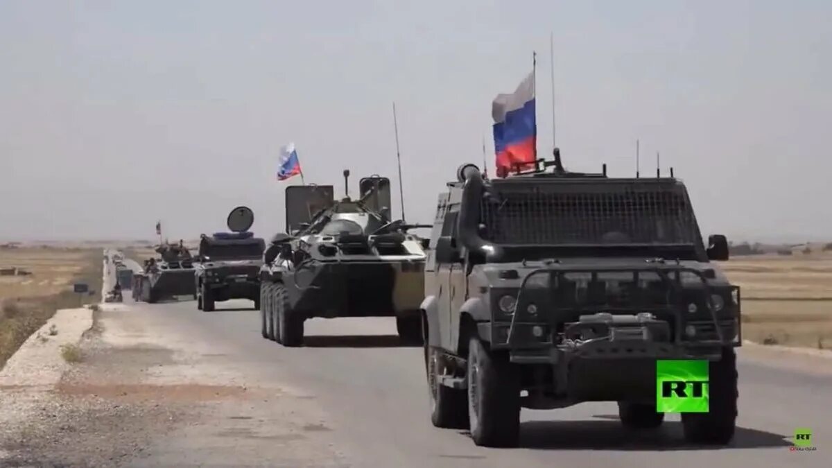 Конвой сопровождение. Колонна камазов. Кортеж военной техники. Конвой прикрытие. Автомобильные колонны в сирии.