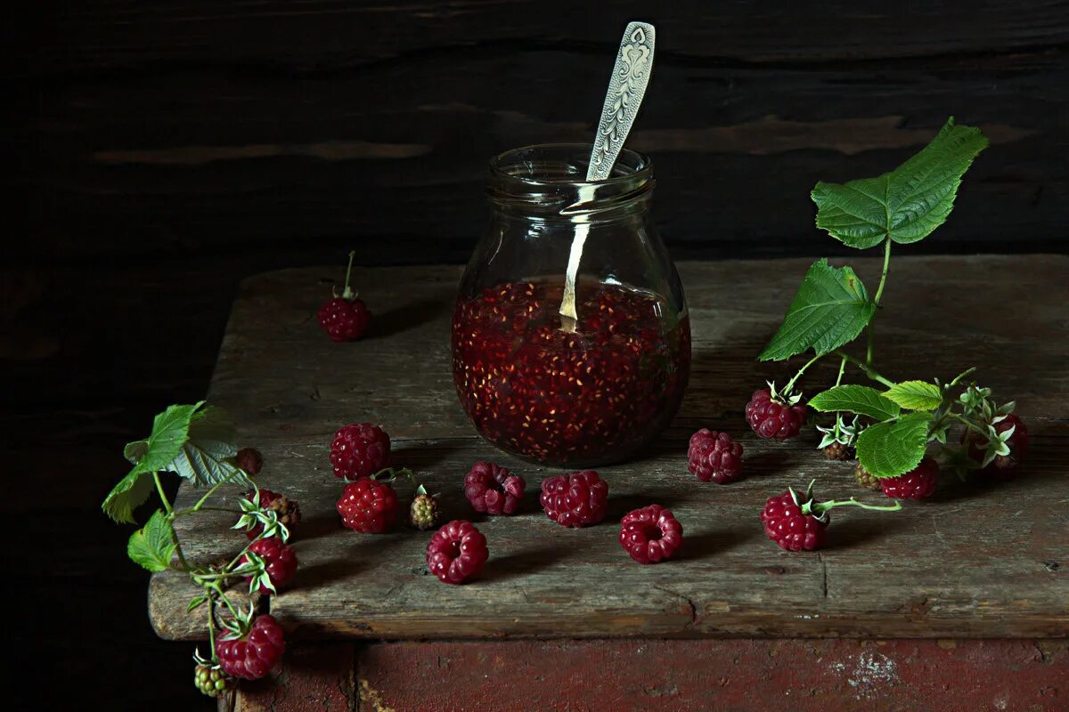 С малиновым вареньем песня днем. Рамка малиновое варенье. Малиновое варенье вертикальная заставка. Фон для презентации на тему праздник малинового варенья.