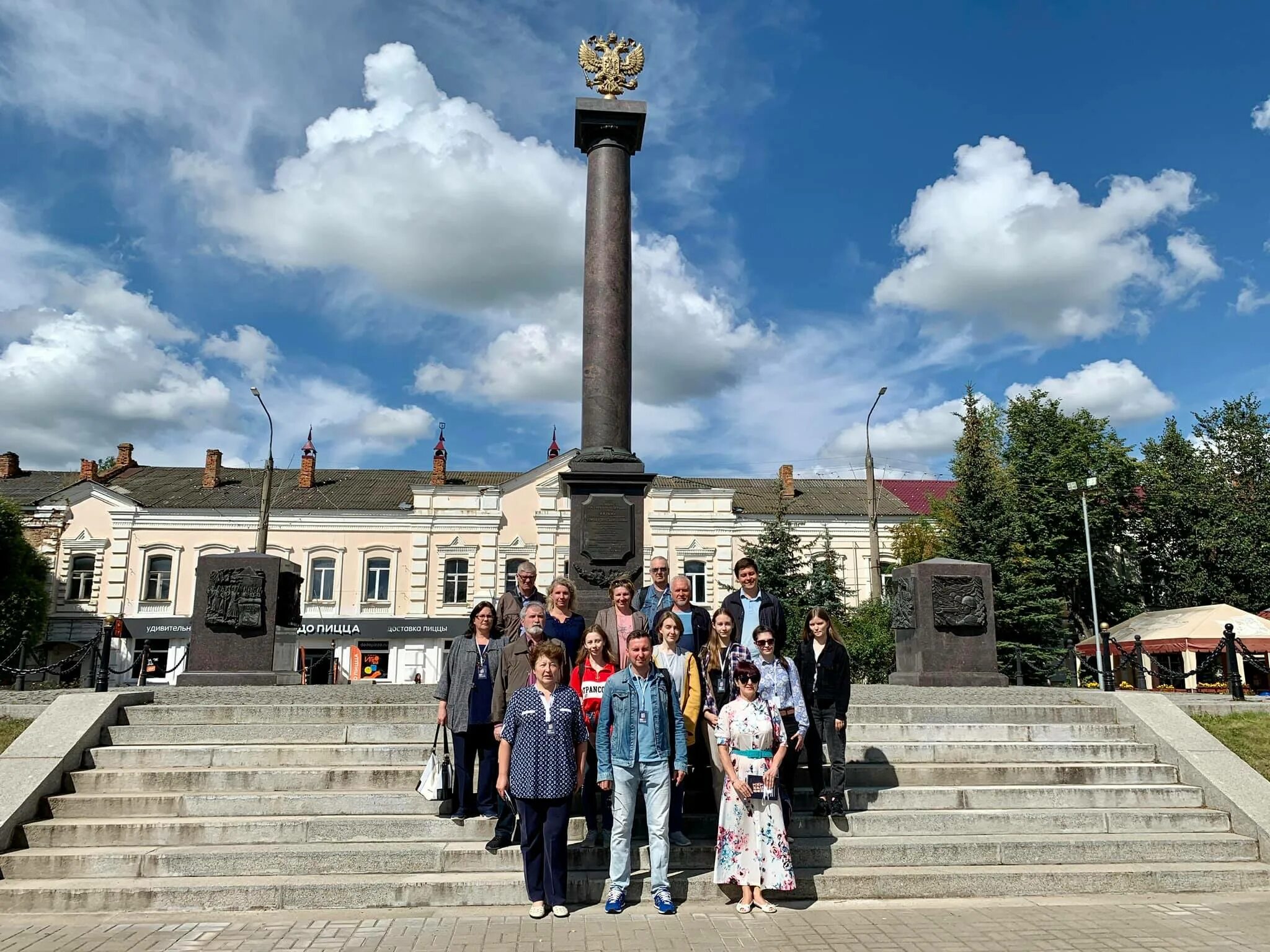 Точная погода в вяземском. Погода в Вязьме. Памятник на парковой Вязьма.