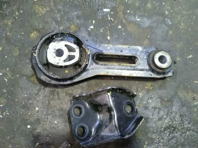 Подушки двигателя митсубиси аутлендер. Подушки двигателя митсубиси аутлендер. Опоры двигателя аутлендер 3. 4. Подушки двигателя митсубиси аутлендер.