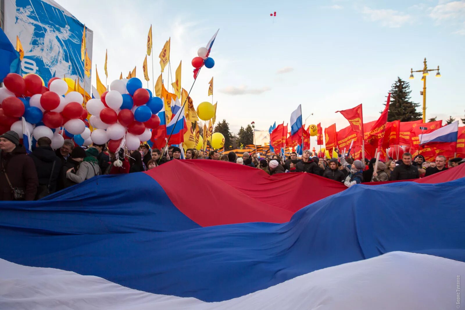 Праздник дня 21 февраля. С праздником день России. С праздником Крымской весны. Крым Россия с праздником. Празднования в России.