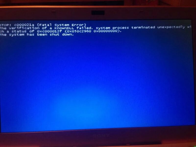 Ошибки на экране монитора. Ошибка на ноутбуке. Сбой на ноутбуке. Экран ошибки на ноутбуке. При включении ноутбука синий экран