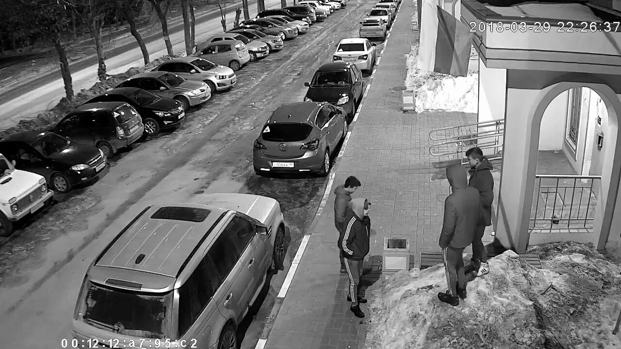 Украденные ф. Кражи в Калуге. Московские подростки воруют флаги с улиц. Украли дорогу.