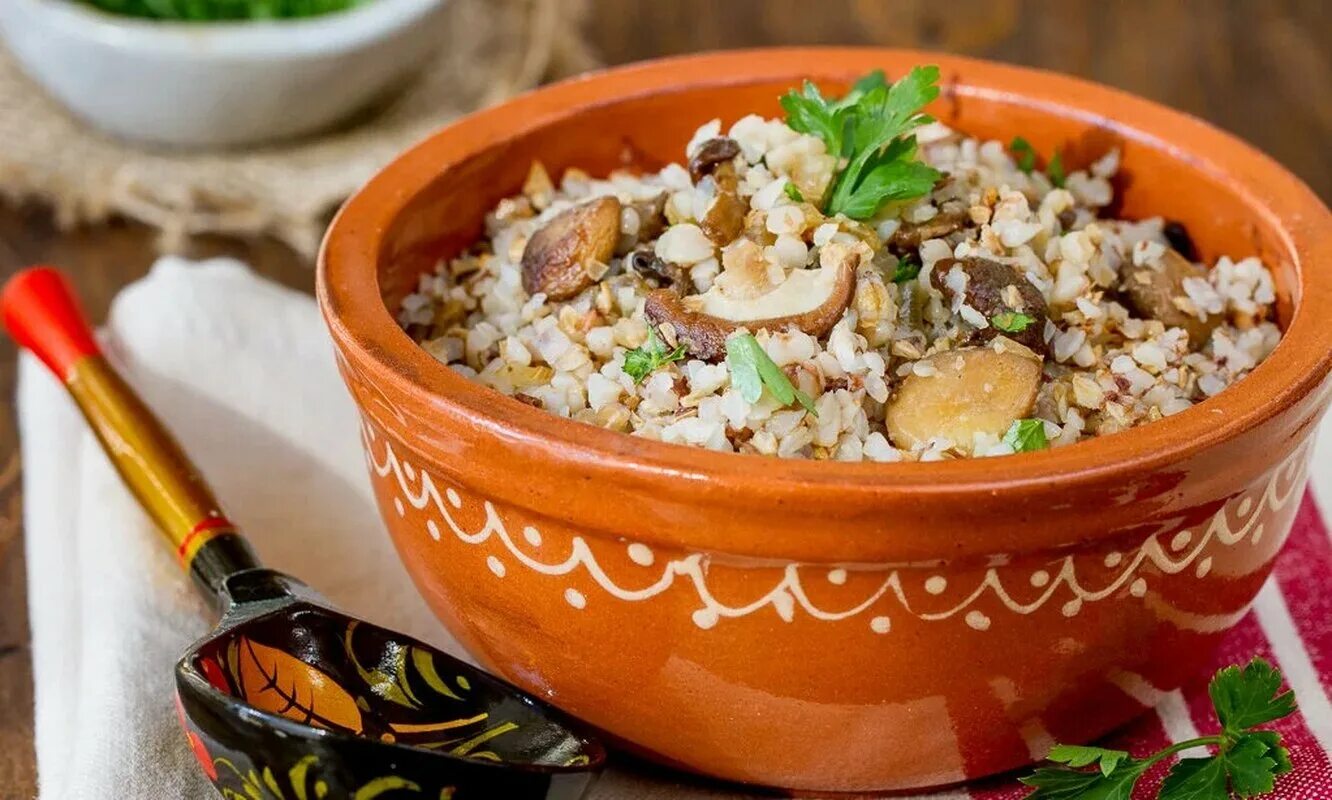 перловка с курицей в горшочке