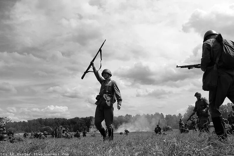 Идет через войну. Рукопашный бой война 1941-1945. Крепость осовец 1915 атака мертвецов. Великая отечественная война 1418 дней. Великая война сериал ржев.