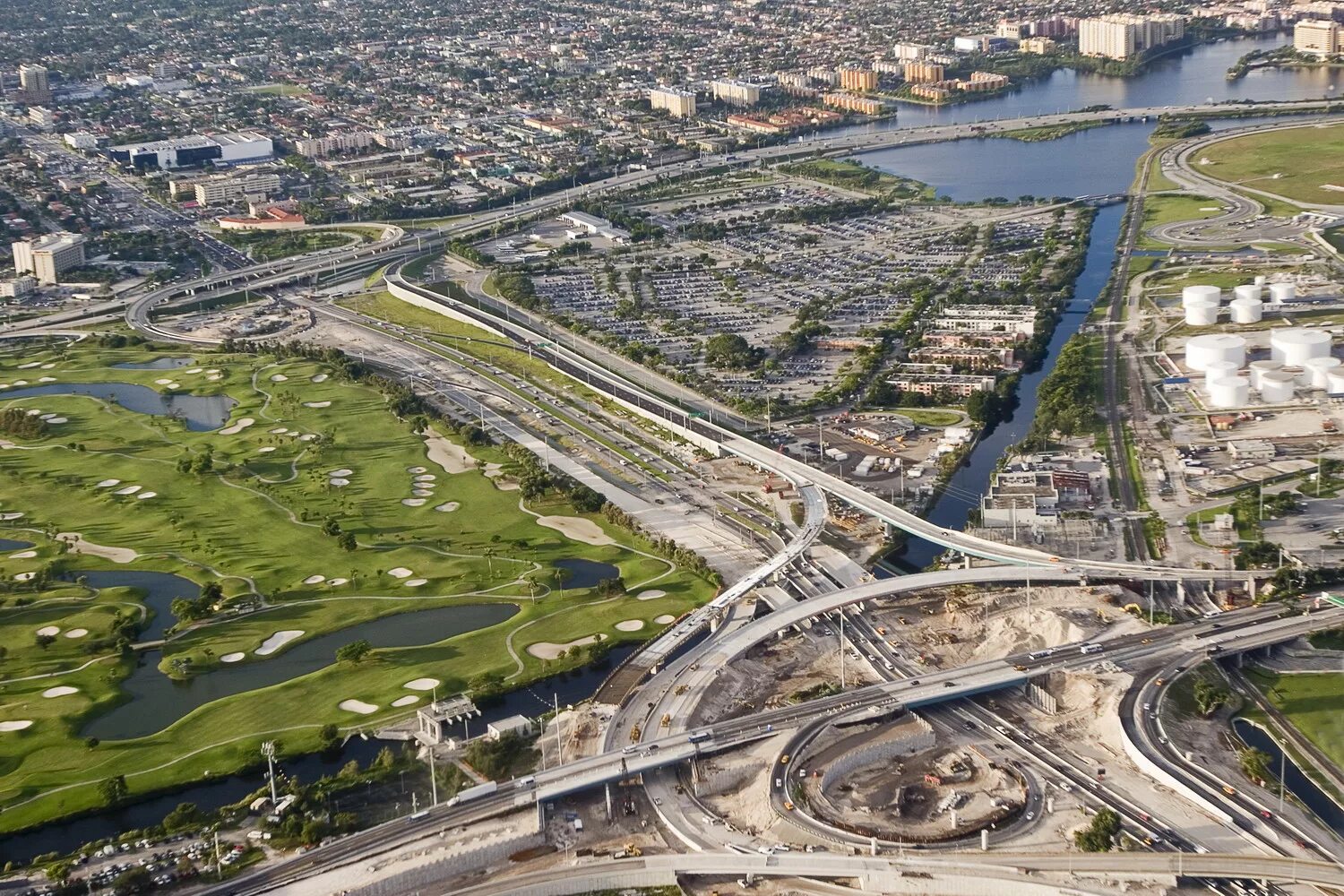 Фривей лос анджелес. Виадук в питере. Бусиновская эстакада мкад. Сингапур инфраструктура. Развязка на пулковском шоссе санкт-петербург.