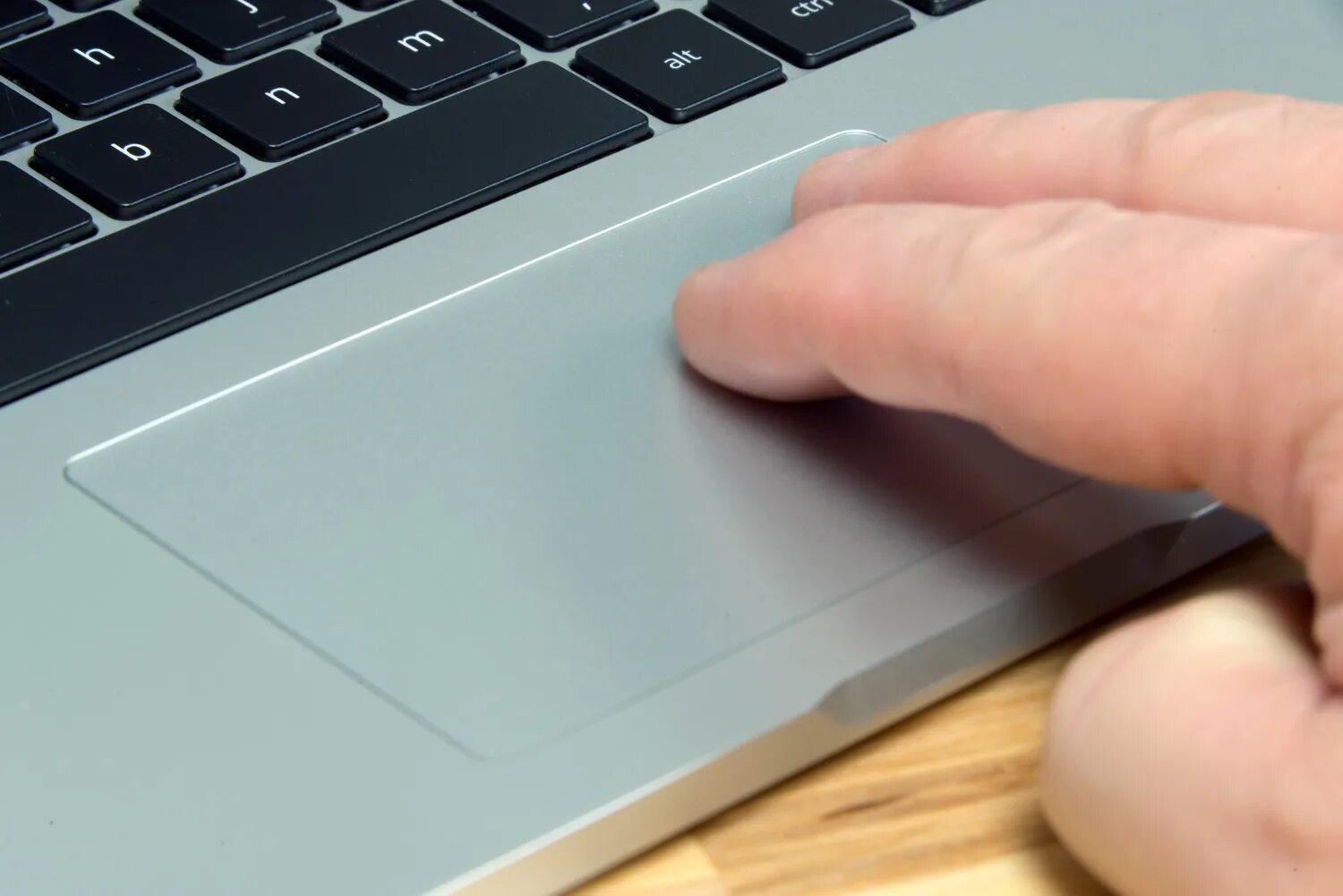 Тачпад honor. Правая кнопка мыши на макбуке. Разбитый трекпад на Мак. Правая кнопка тачпада макбук. Трекпад Apple и мышка.
