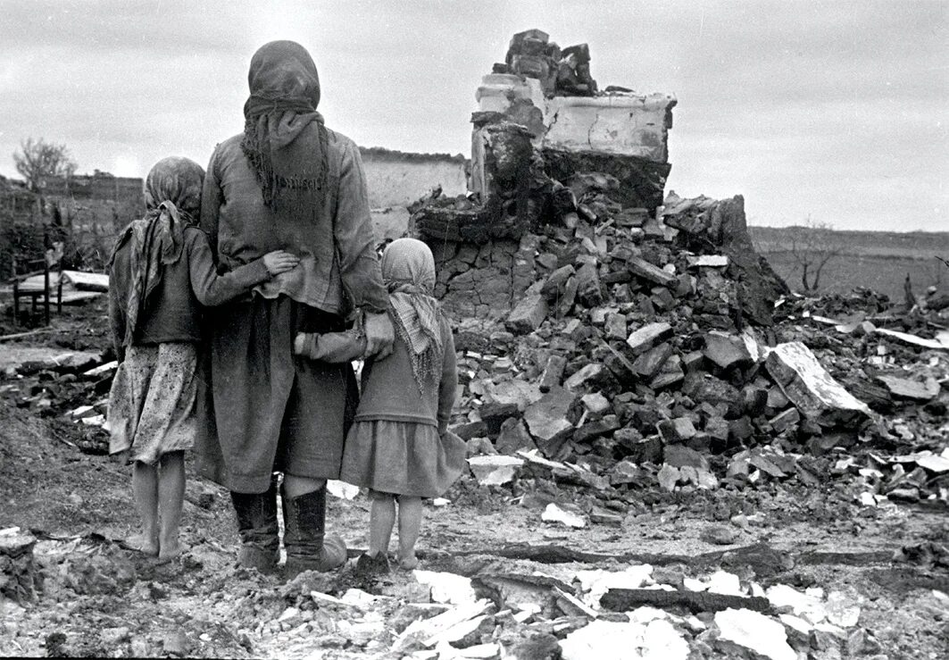 Разрушенная деревня 1945 ВОВ. Дети в оккупации в годы Великой Отечественной войны. Где правда о войне