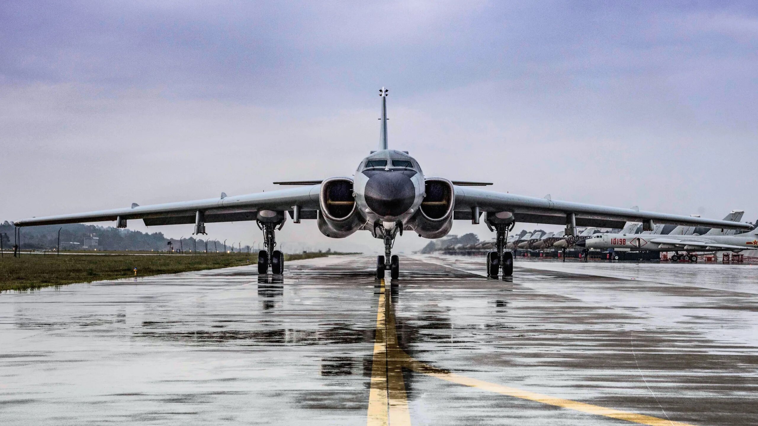 Б 6 самолет. Бомбардировщик реактивный ту-16. Ту-16 «Хун-6» (Китай). Самолет ту 16. Стратегических бомбардировщиков Хун-6к.