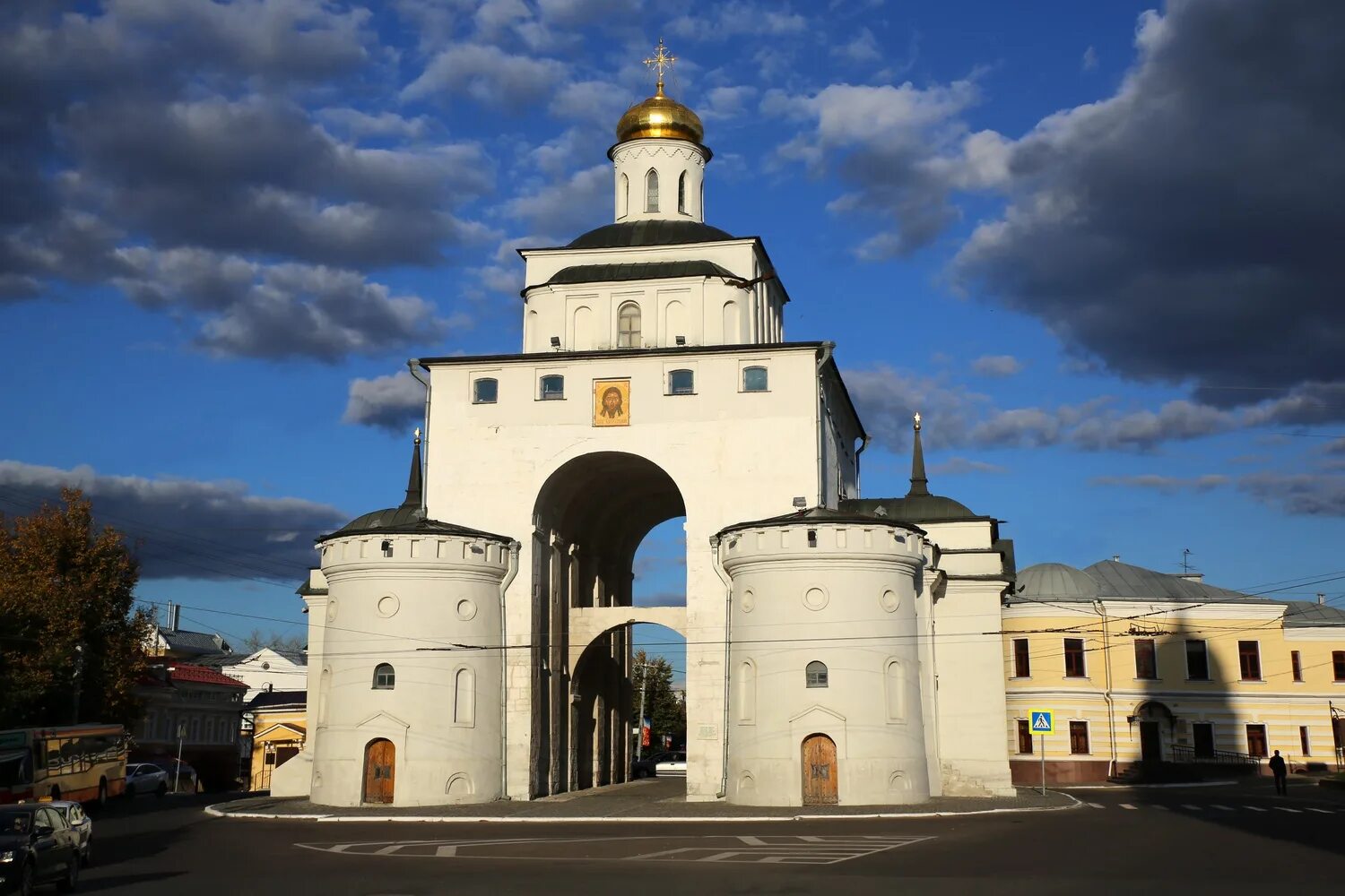 Памятник золотые ворота в каком городе. Золотые ворота Андрея Боголюбского во Владимире 1164.