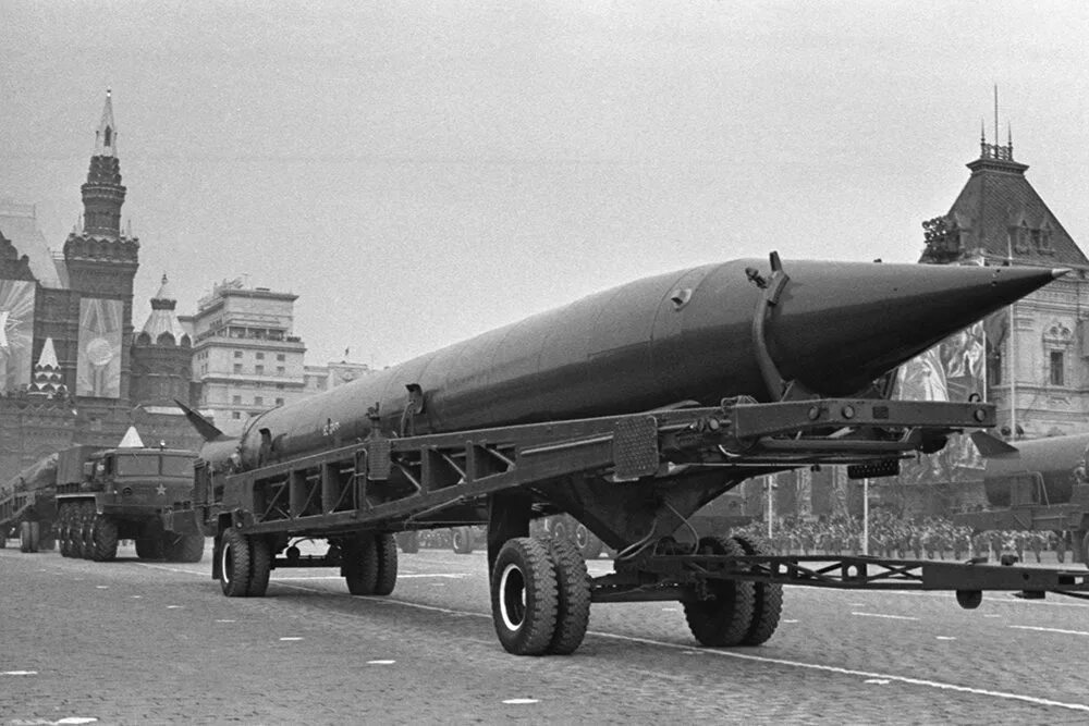 5 октября 1961. Ядерное оружие СССР. Пушка в космосе СССР. Ядерные ракеты в Турции 1961. Советские ядерные ракеты 60 годов.