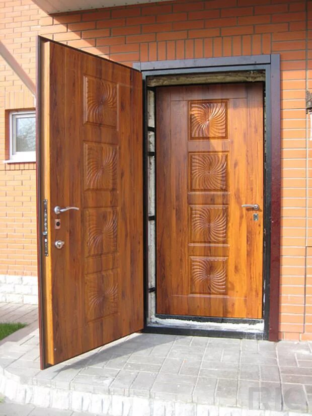 Вторая входная дверь в квартиру. Входные двери металлические двери teplye-dveri. Входная дверь tepla 2. Двойная дверь входная. Двойные двери входные в дом.