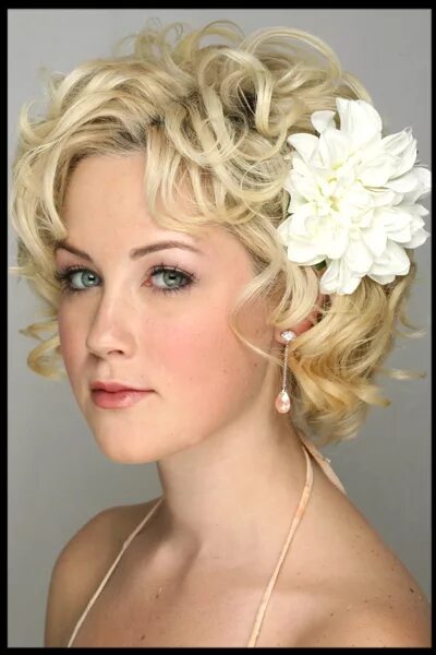 Pin on Coafuri Short hair up, Short hair updo, Short wedding hair