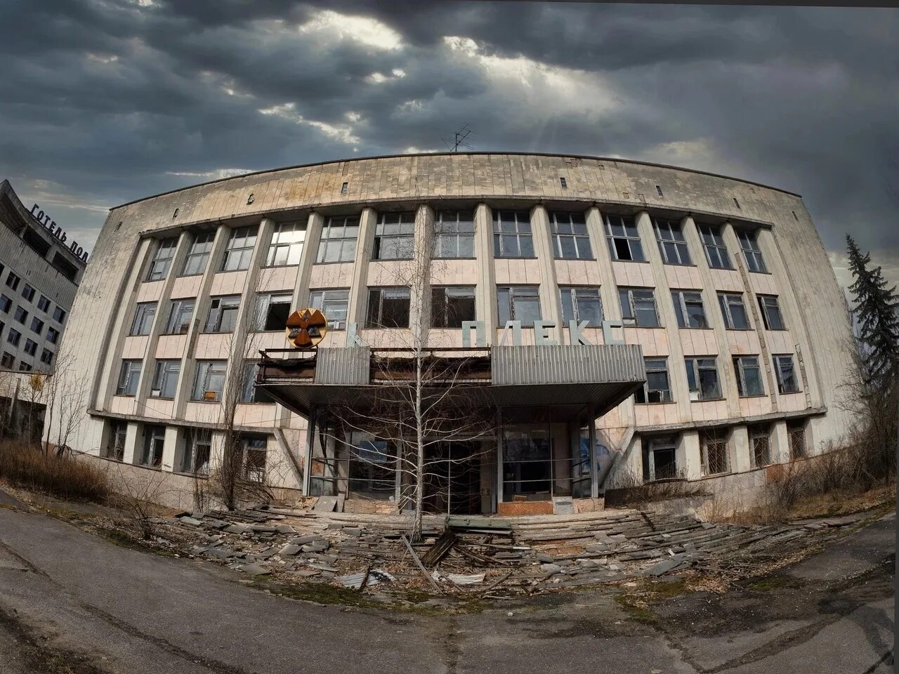 Chernobyl 2023. Чернобыль Припять 2023. Чернобыль город 2023. Чернобыльская АЭС 2023. Горисполком Припяти.