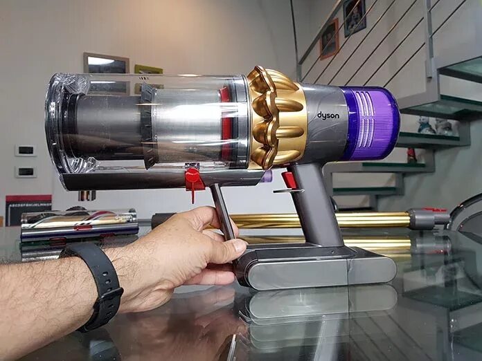 Dyson v11. Dyson v11 absolute. Dyson v11 absolute бак. Dyson v11 absolute насадки. Разбор дайсон