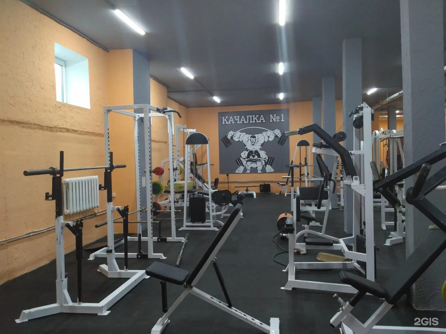 Спортивный зал стадион кировец. Качалка кемерово. Тренажерный зал кемерово радуга. Качалка алушты. Качалка фитнес.