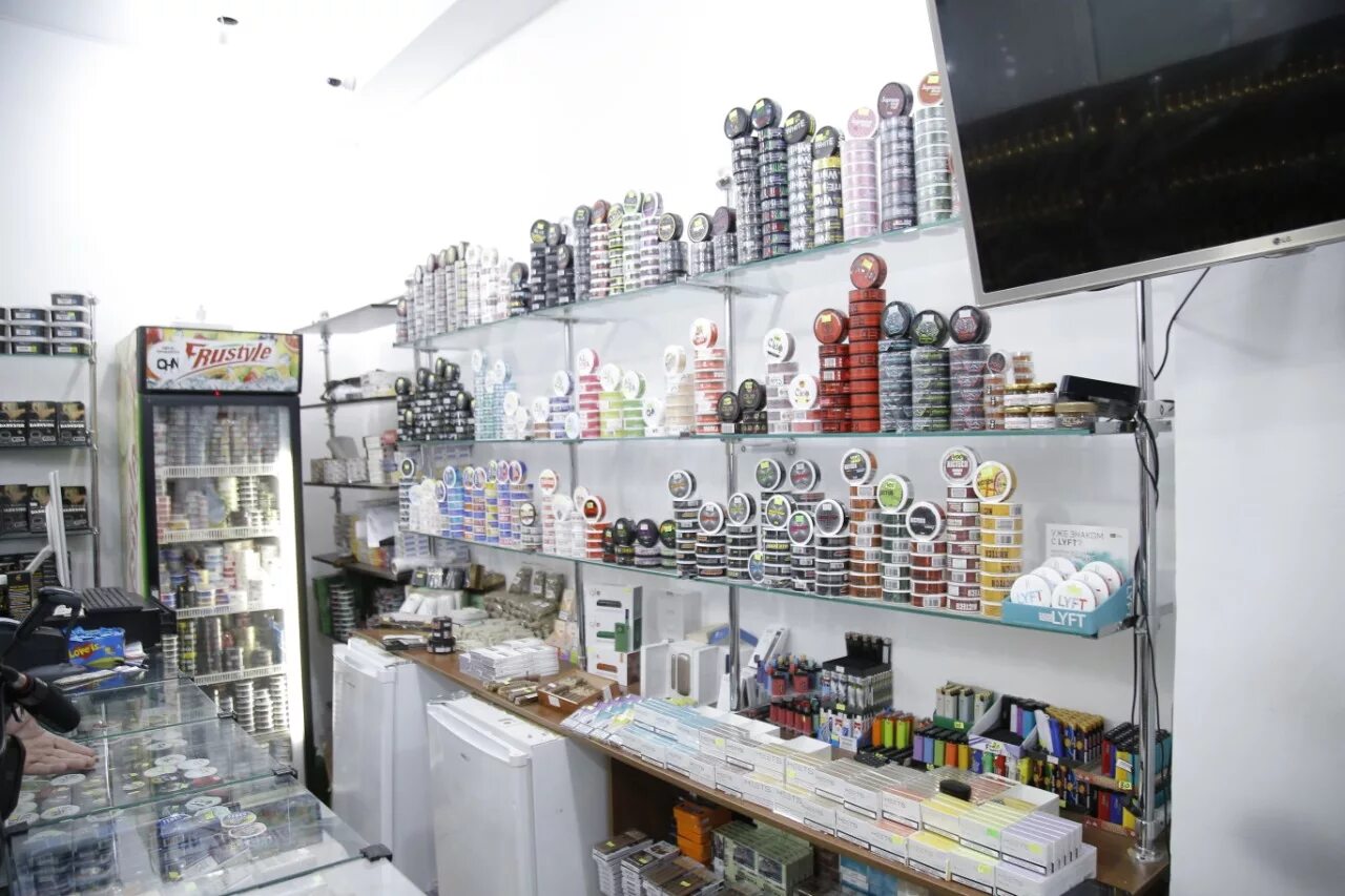 фирменный магазин табака. магазин табачка в дербенте. магазин табака дербент. баннер табачного магазина. ул генриха гасанова в дербенте.