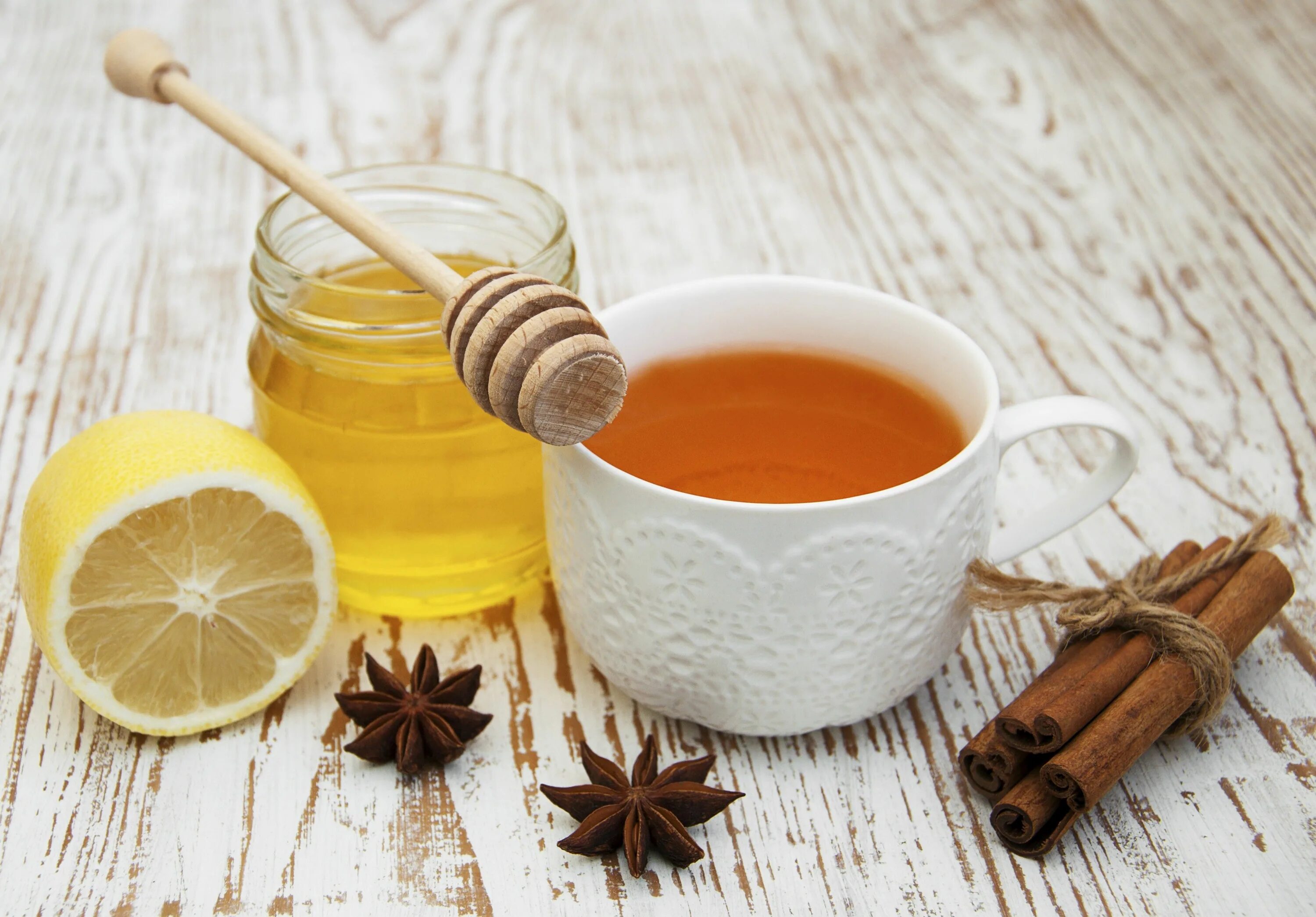 Чай с медом. Чай с медом и корицей. Чай с лимоном и медом. Корица и мёд напиток. Лимон и корица пить