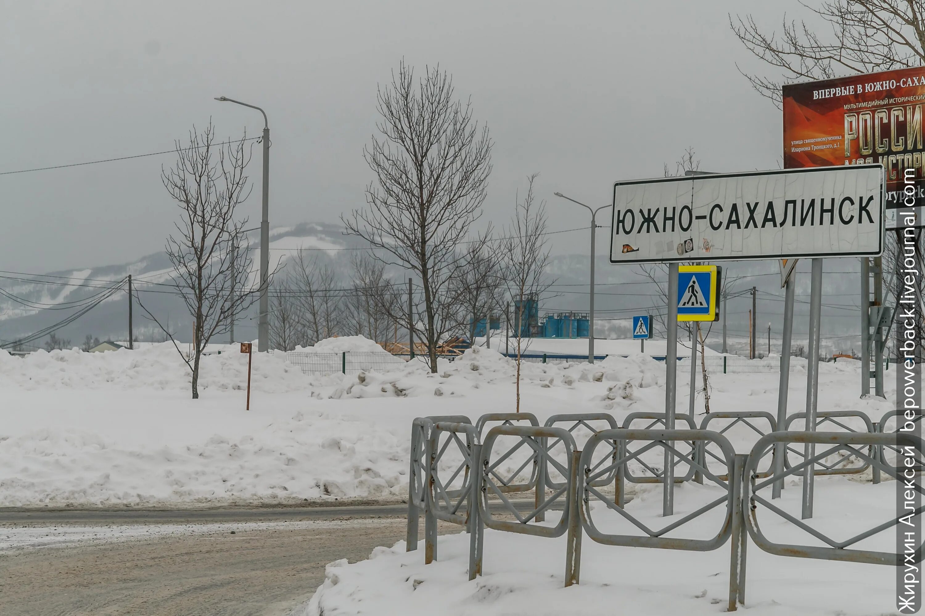 Погода в южно сахалинске в сентябре. От Калининграда до Южно-Сахалинска. Южно Сахалинск Мем. Наружная реклама Южно-Сахалинск. Южно-Сахалинск на карте.