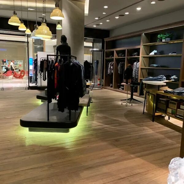 Diesel краснодар. Diesel атриум. Дизель магазин. Дизель магазин одежды. Дизель магазин в москве.