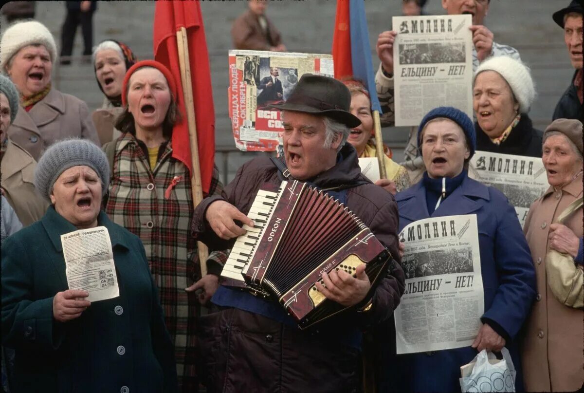 Сми во время выборов. 90-Е СССР перестройка. Перестройка люди. СМИ В 90-Е годы. Перестройка 90 годов.