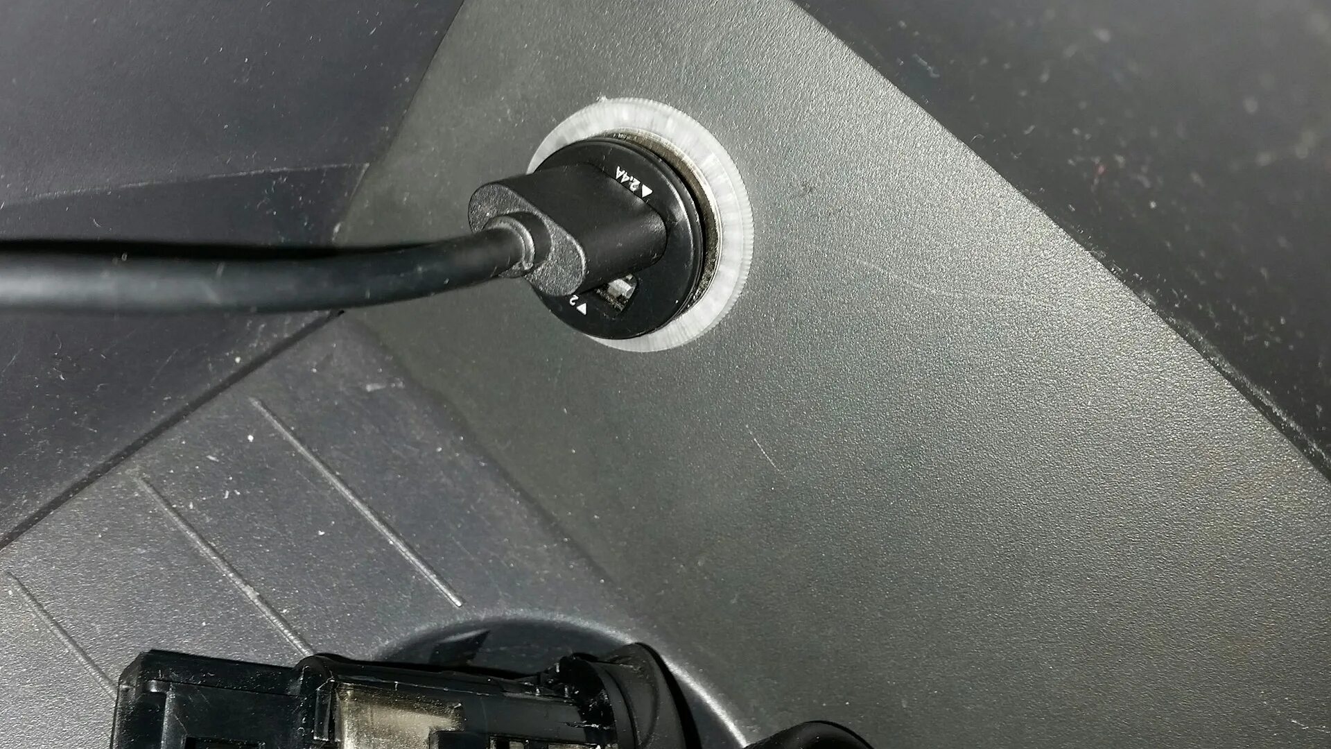Какой прикуриватель рено каптур фото подойдет Разъём USB питания. Renault Kaptur (2016), 1,6 л, 2017 года аксессуары DRIVE2