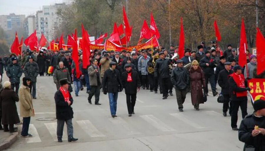 7 Ноября 2009. Буржуи в КПРФ. КПРФ Рязань демонстрация митинг. Россия будет красной.