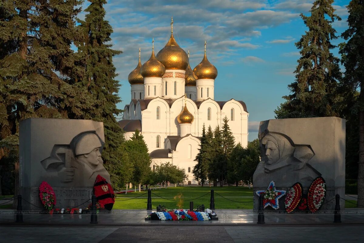 Сайт россия ярославль. Город Ярославль. Города России Ярославль. Вечный огонь Ярославль. Ярославль достопримечательности.