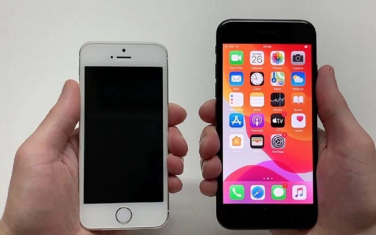 Apple se sport. Айфон 5 se 2. Iphone se 2 Gen. Айфон se и se2. Iphone se 1 и iphone se 2.