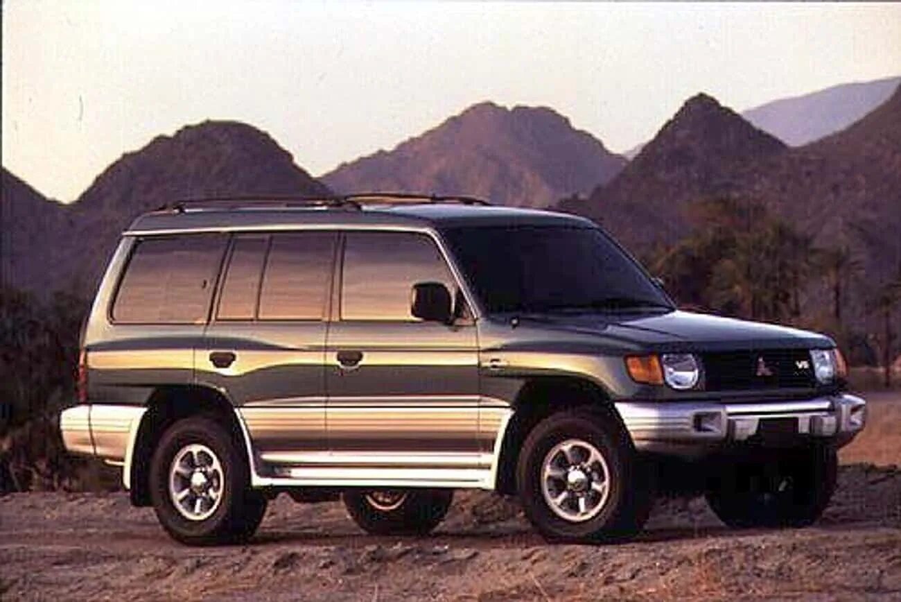 Mitsubishi pajero v6. Mitsubishi Montero 2. Mitsubishi Montero 1991. Митсубиси Паджеро 1998. Mitsubishi Montero v6.