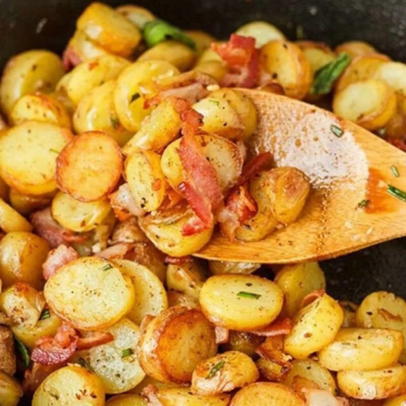 Жареная картошка. Красивые блюда из картошки. Пережаренная картошка. Вкусный жареный картофель.