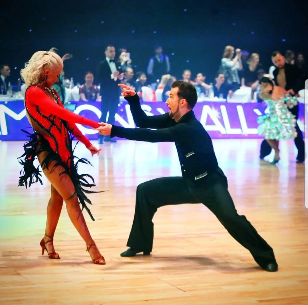 Спортивные бальные танцы румба. Танцор спортивных бальных танцев. Ртс танцоры. Ртс танцоры. Ртс танцоры.