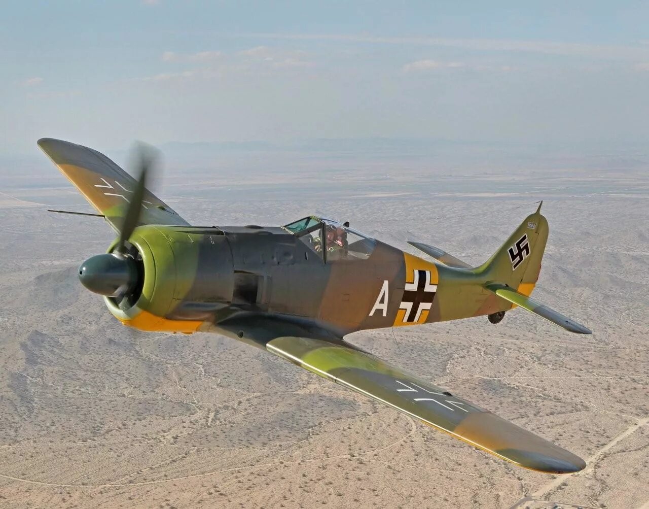 Лучший самолет второй мировой. Фокке-вульф fw-190. фокке вульф 190. самолет фокке вульф. немецкий самолет фокке вульф 190.