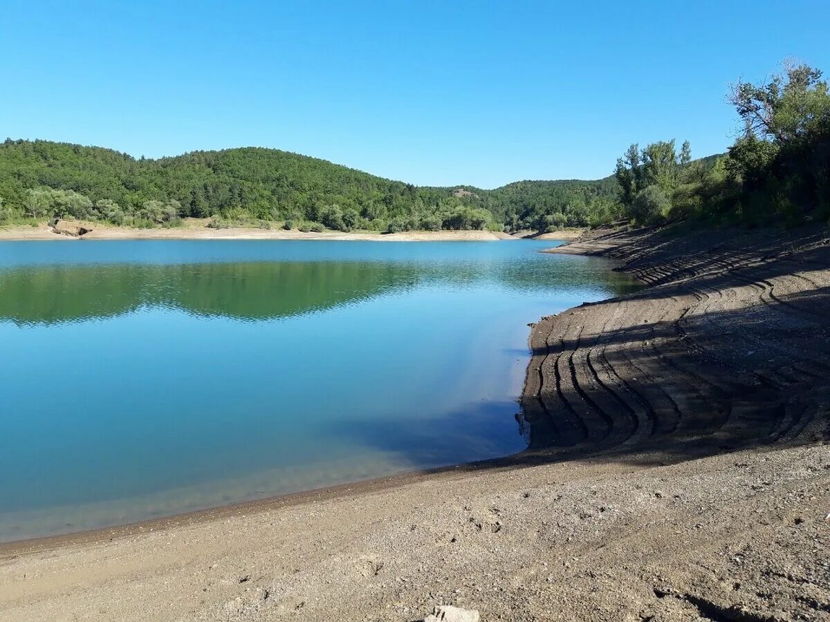 Счастливенское водохранилище Крым. Водохранилище счастливое Бахчисарайский район. Бирюзовое озеро Крым Бахчисарайский. Новоульяновское водохранилище Крым. Водохранилище где отдохнуть