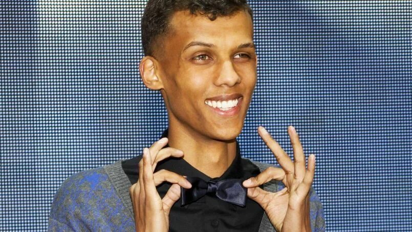 Стромае перевод на русский. Stromae 2022. Стромае 2022 потолстел. Стромае сатанист. Stromae lenfer глаз.