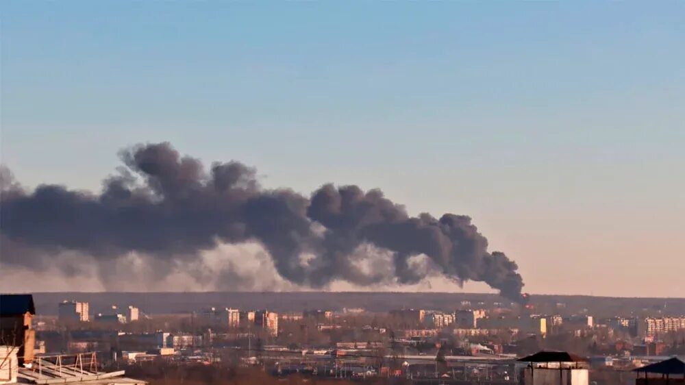Нападение на курскую. Пожар на аэродроме в Курске. Курск аэродром взрыв. Взрывы на Украине.
