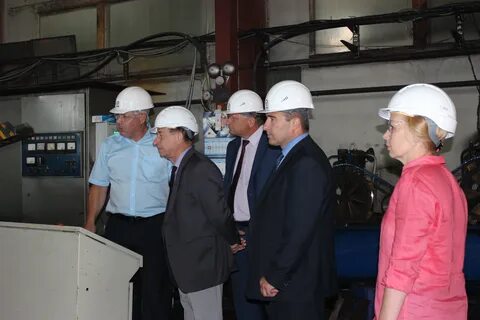 Директор машиностроительного завода