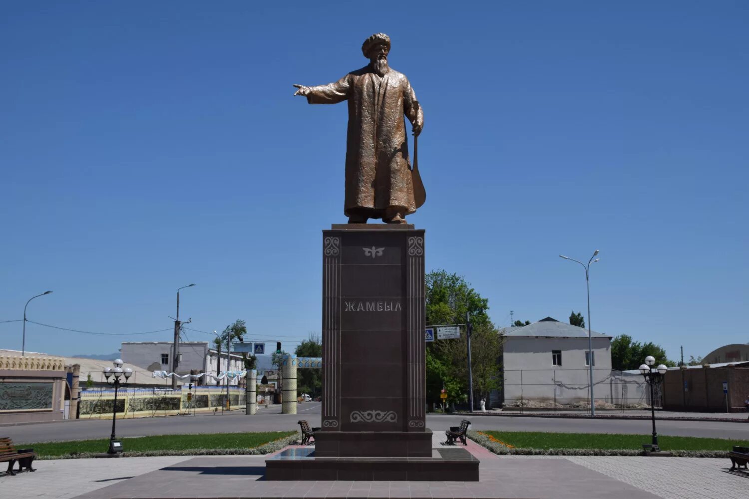 Памятник Джамбулу в Джамбуле. Памятник Жамбылу Жабаеву в Таразе. Тараз Джамбул Казахстан. Джамбул Джабаев город Тараз. Тараз джамбул