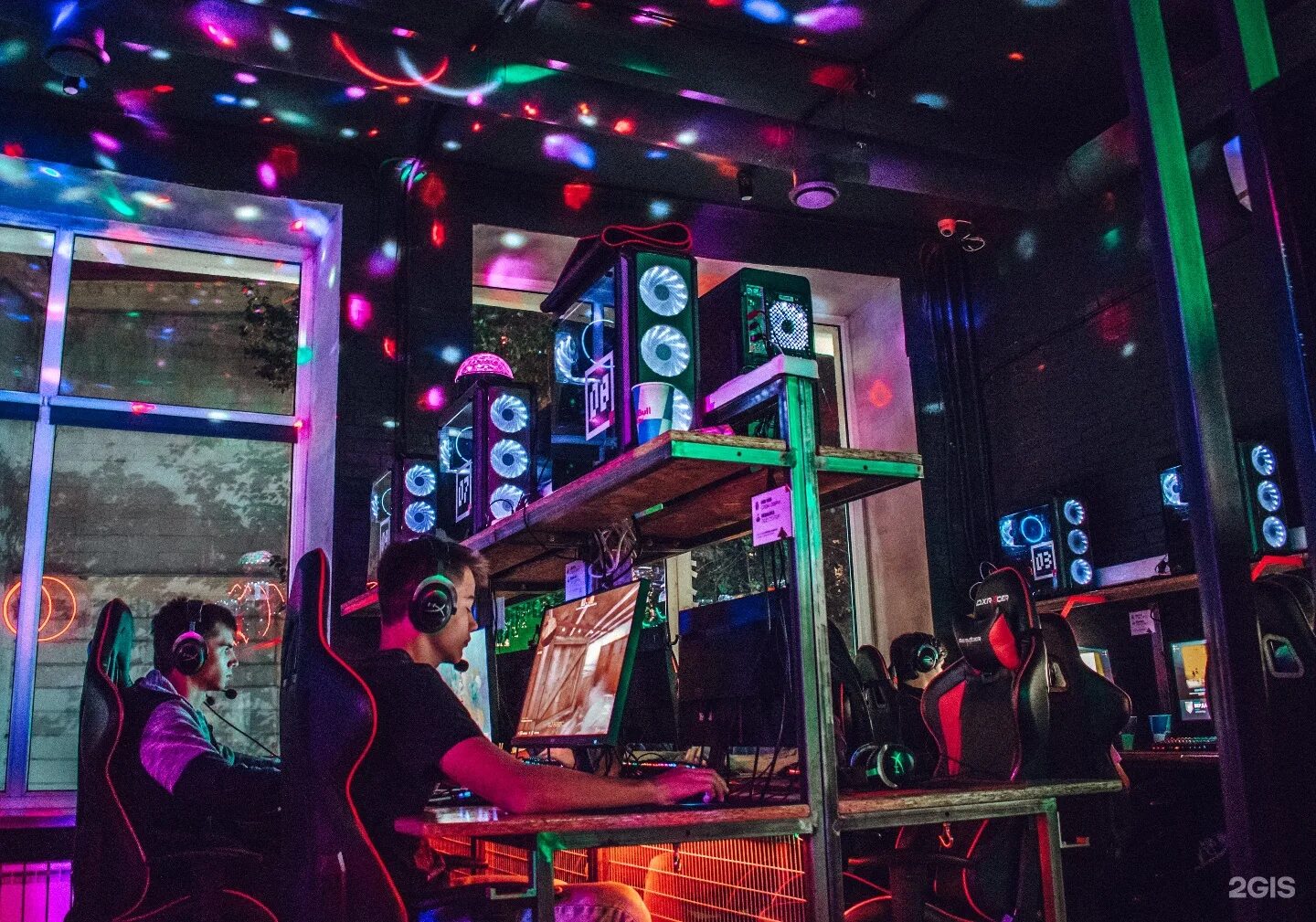 Клуб пиксель красноярск. Пиксель воронеж. Pixel интернет кафе. Клуб пиксель. Компьютерный клуб 90-х.