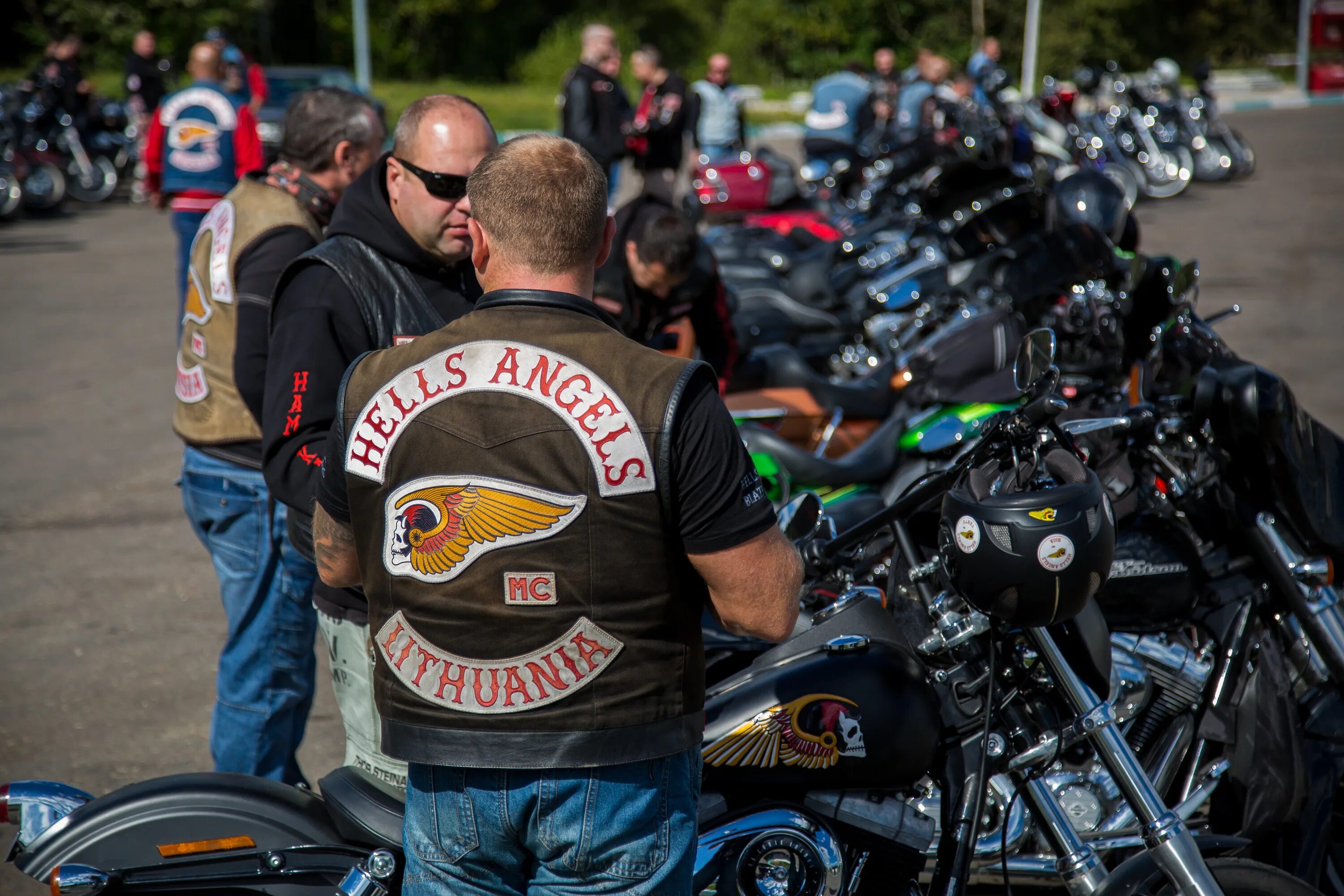 Байкеры 2024 дата выхода. Ангелы ада мотоклуб. Мотоклуб Hells Angels Москва. «Ангелы ада» (“Hell Angels”)..