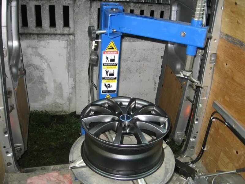 Шиномонтаж революции. Автосервис победа апрелевка. Грузовой шиномонтаж в на наро фоминск. Володи дубинина 11а. Шиномонтаж апрелевка.